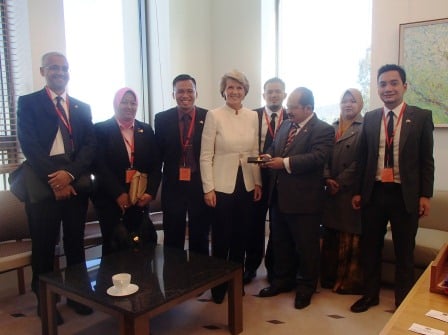 The Malaysian delegation met Minister for Foreign Affairs, Julie Bishop, in her parliamentary office on 11 December.